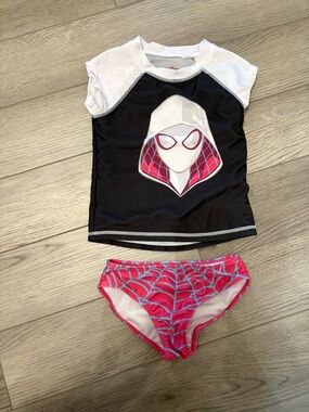 Girl's Gwen Stacy Rash Guard Bathing Suit - FITS MORE LIKE A 5, SMALLER 6